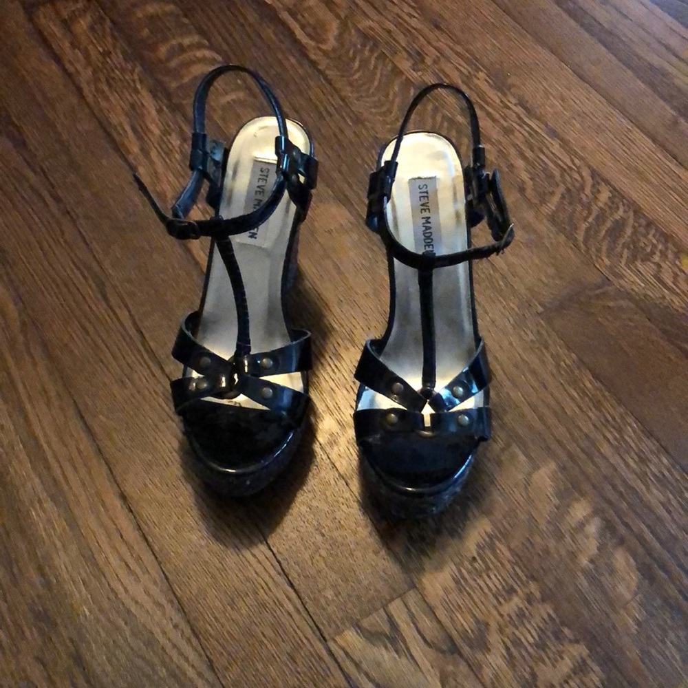 Steve Madden wedges black patten